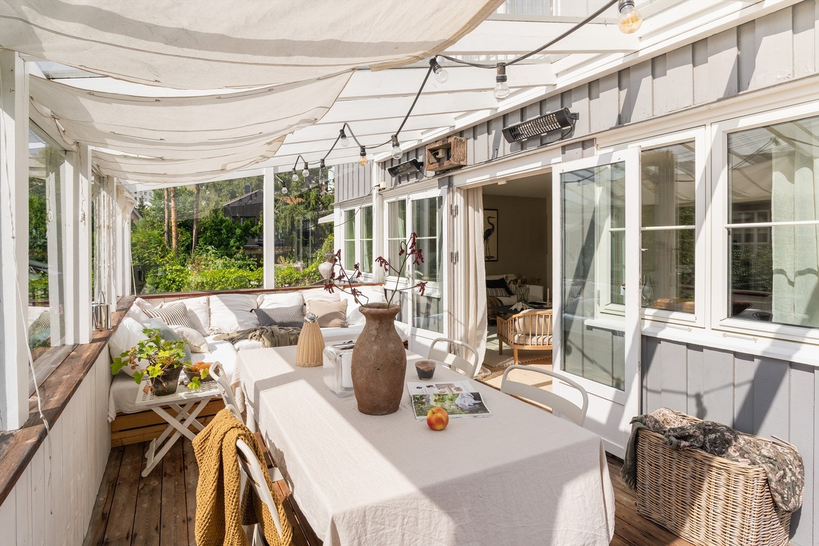 Stor, solrik terrasse på hele 16 kvm, delvis innglasset Galleribilde