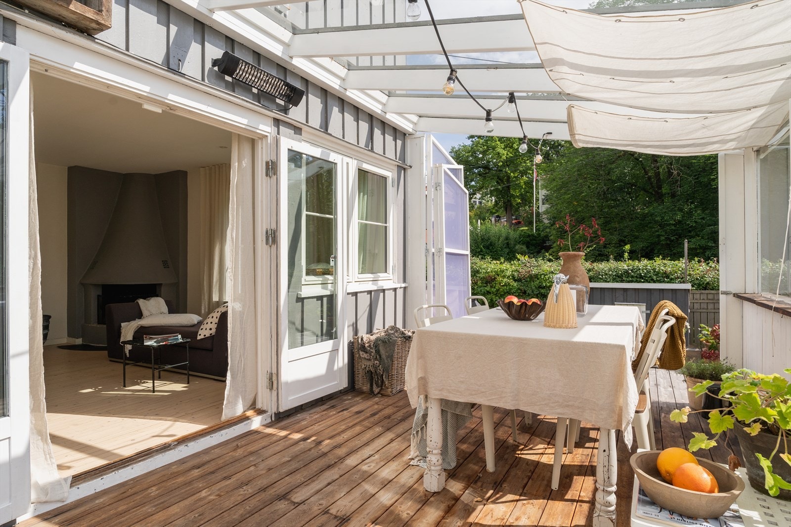 Det er god plass for ulike sittegrupper, grilling og sosiale sammenkomster Galleribilde