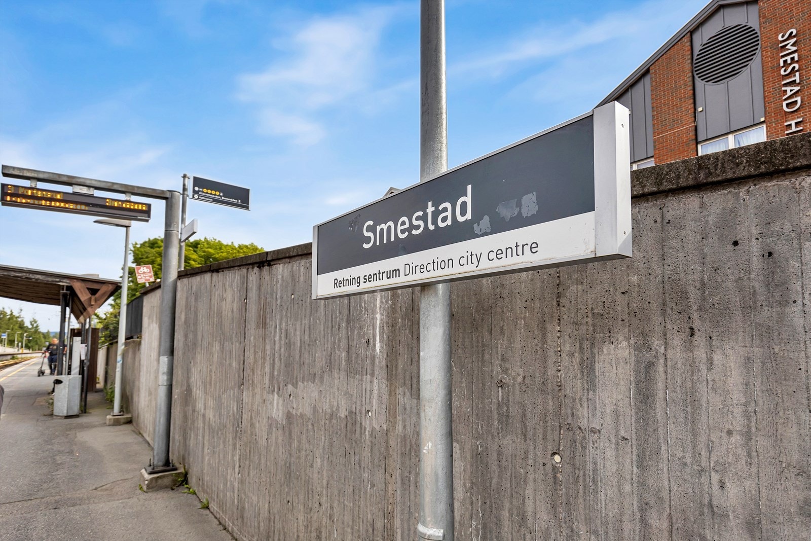 Smestad T-banestasjon er ca. 10 min gange fra boligen. Galleribilde