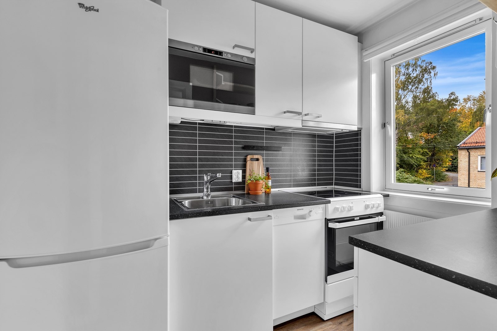 Separat og praktisk kjøkken. Galleribilde