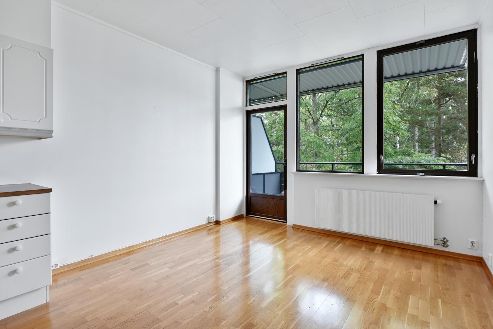 Fra kjøkken mot stue og balkong Galleribilde