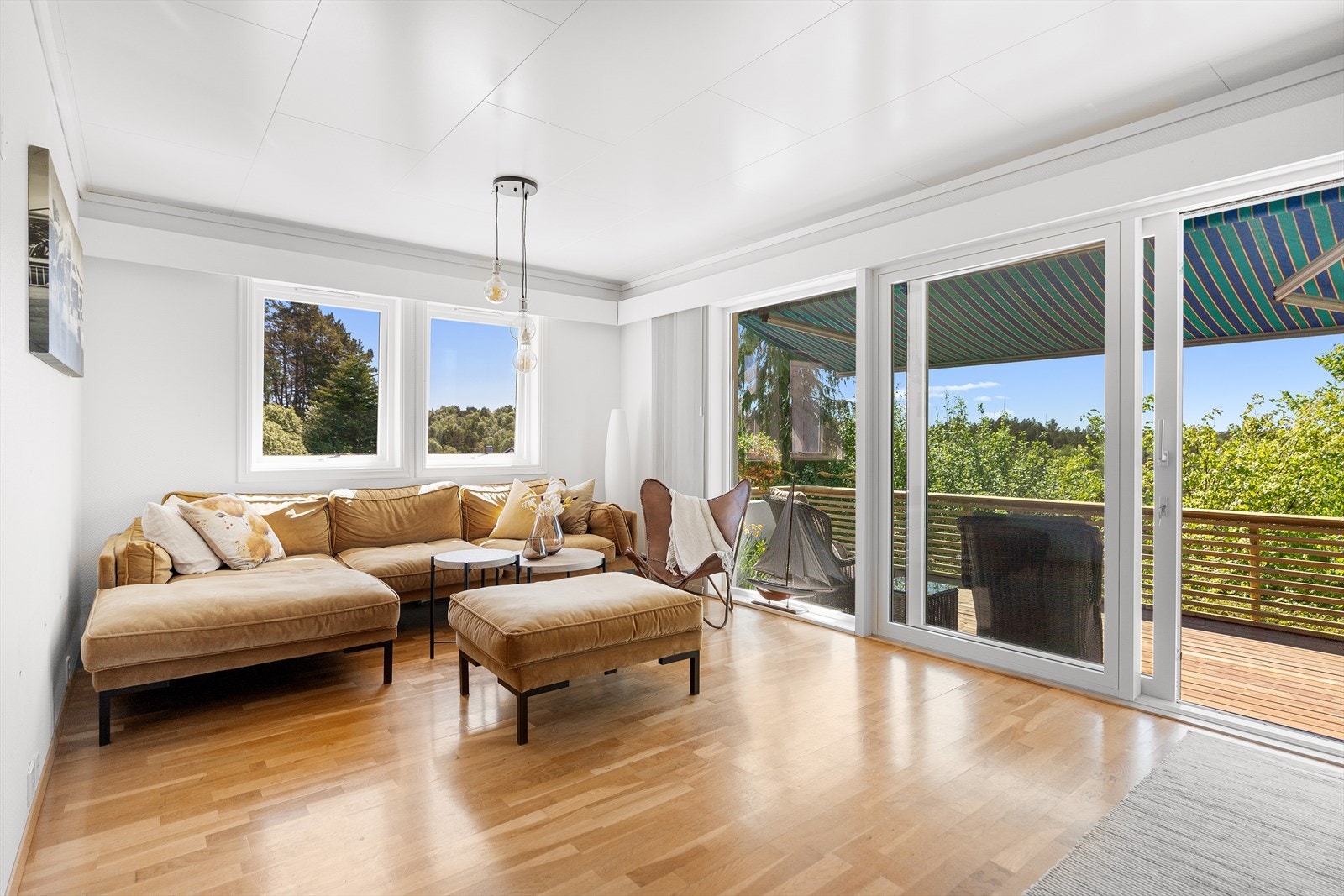 Stue i utleiedel med utgang til terrasse. Galleribilde