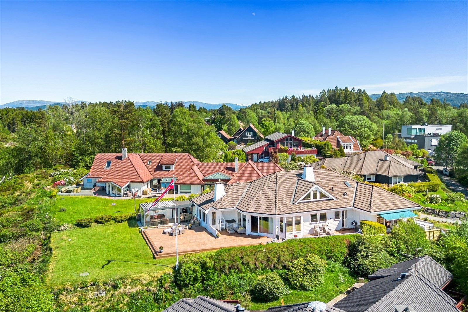 Huset sett fra luften. Galleribilde