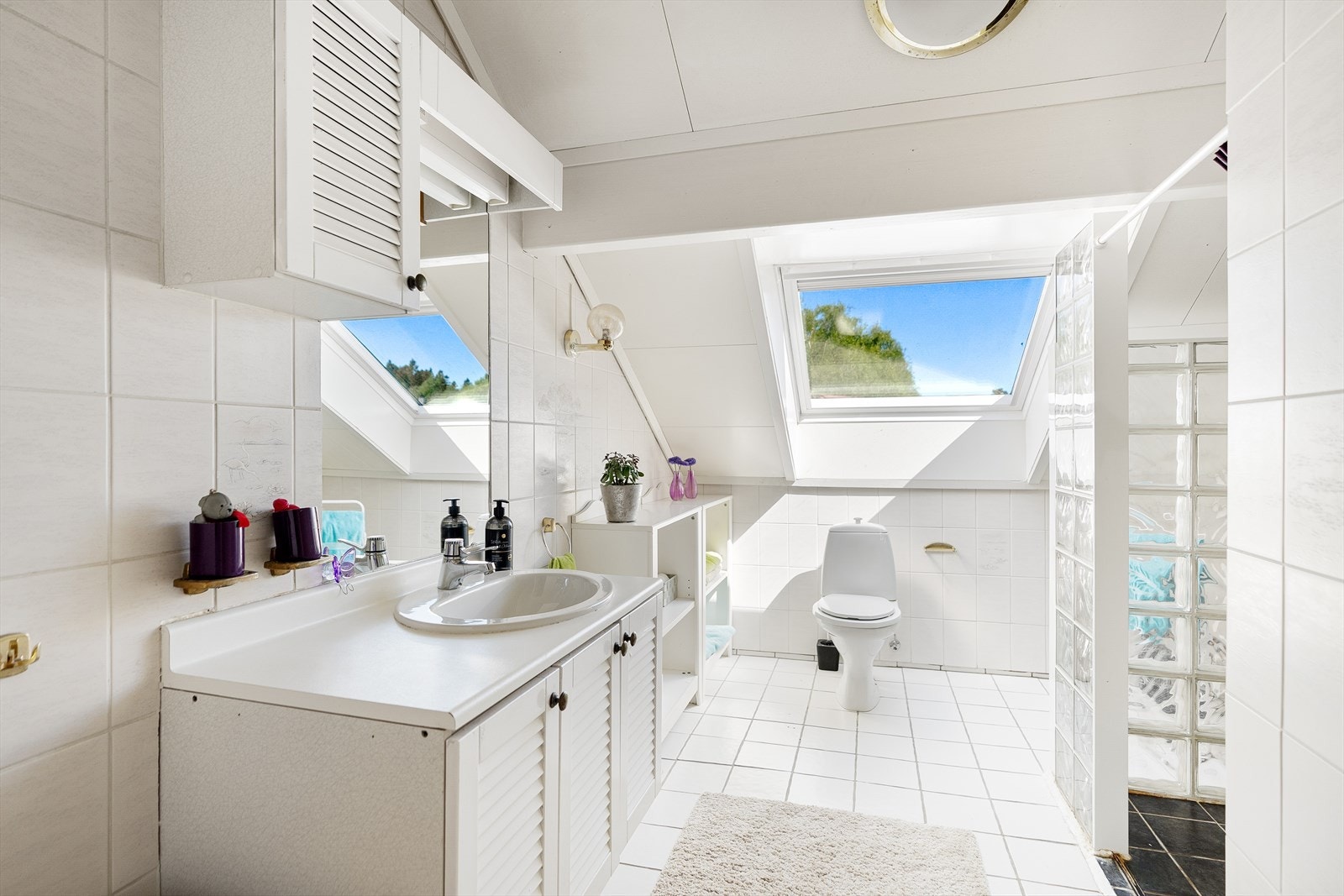 Baderom i loftsetasje Galleribilde