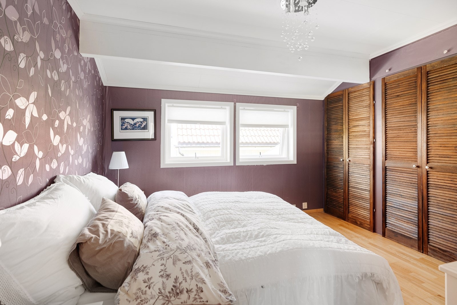 Soverom med mye skapplass. Galleribilde