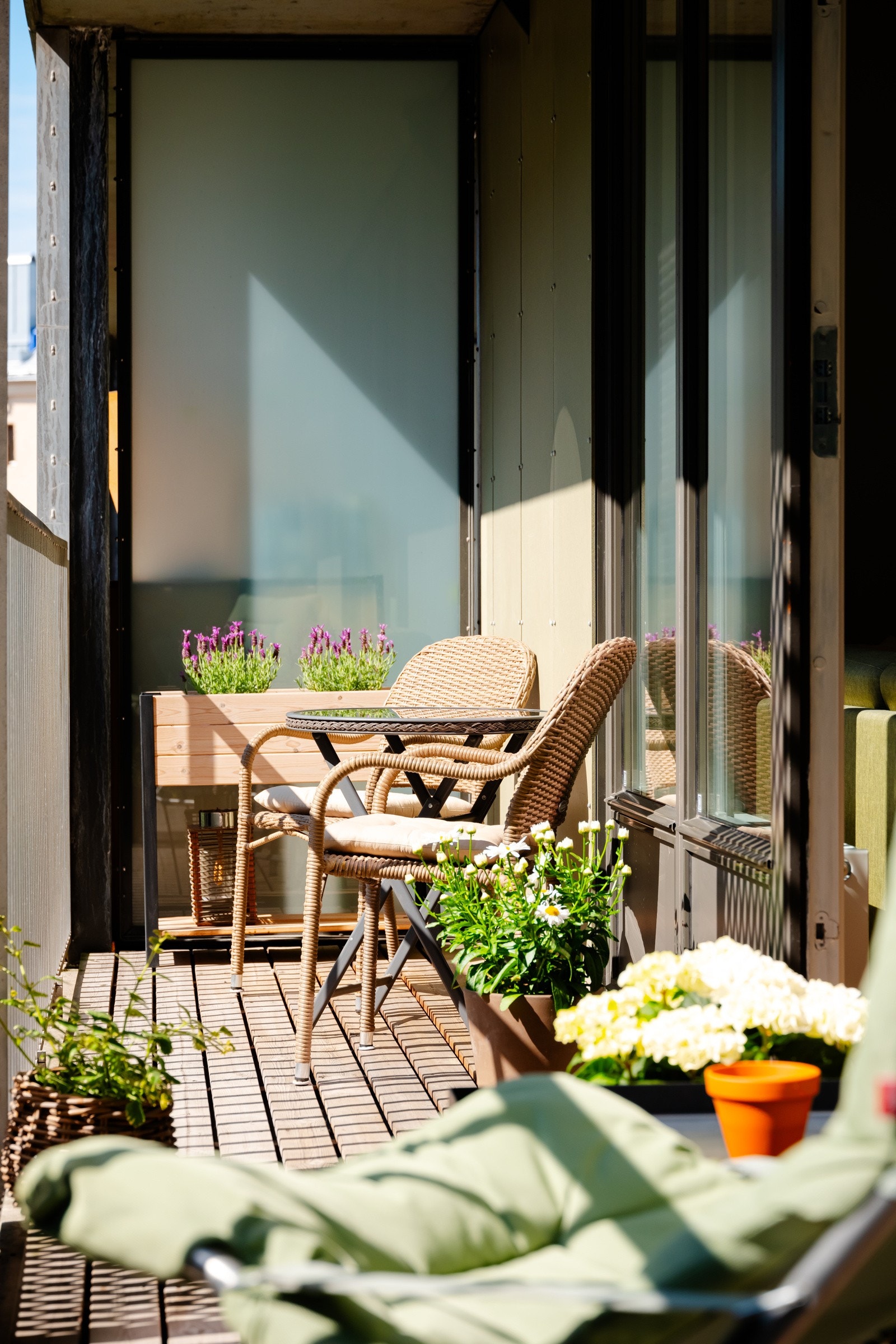 Balkongen er på 10m² og har plass til sittegruppe, grill, beplantning eller lignende. Galleribilde