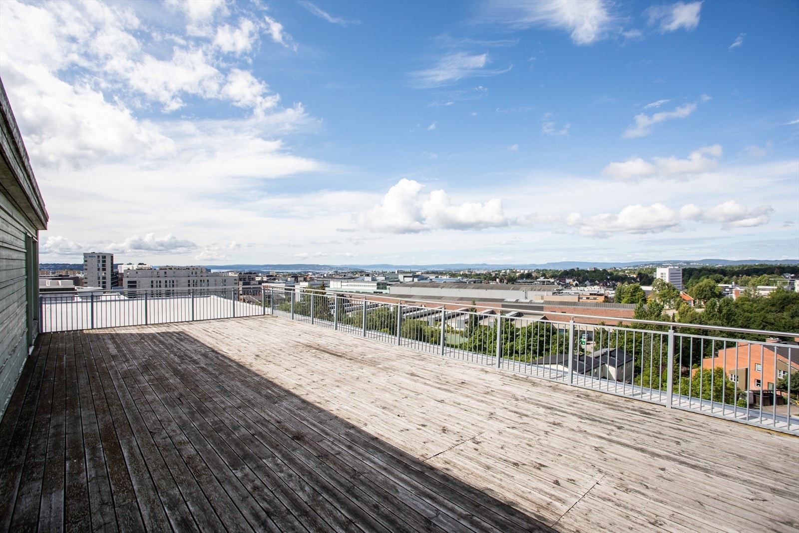 Felles takterrasse med meget gode solforhold. Galleribilde