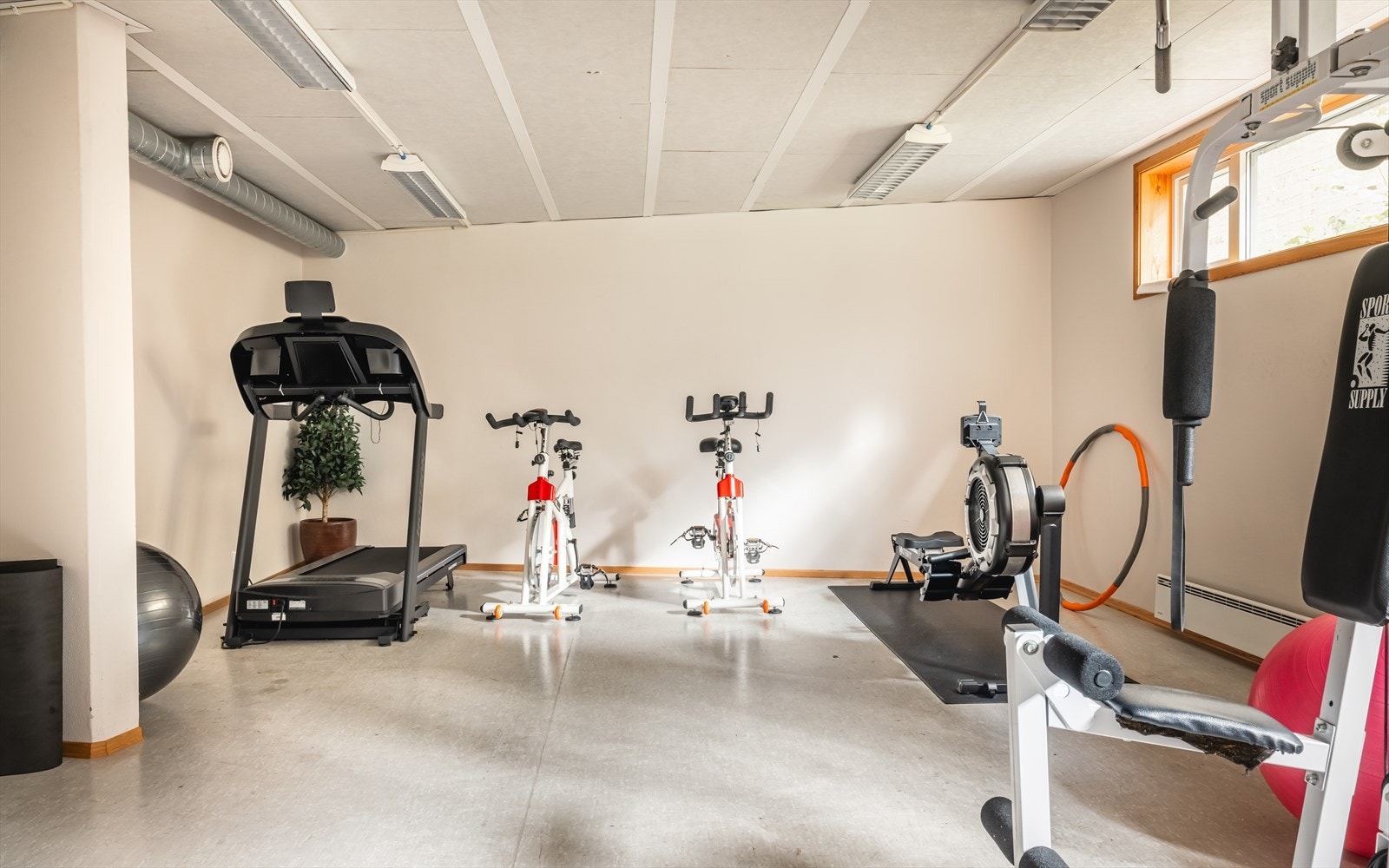 - Sameiet har også eget felles treningsrom - Galleribilde