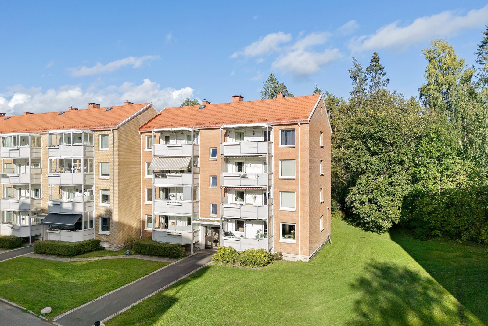 Leiligheten har en sentral beliggenhet i et stille og rolig område på Bergkrystallen/Lambertseter Galleribilde