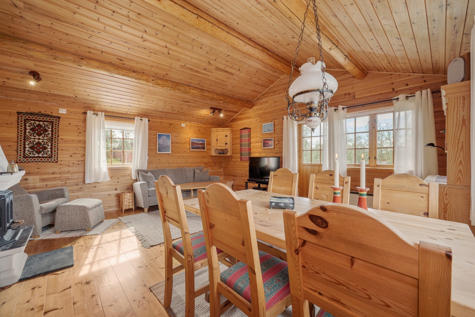 Stue har også egen terassedør. Galleribilde