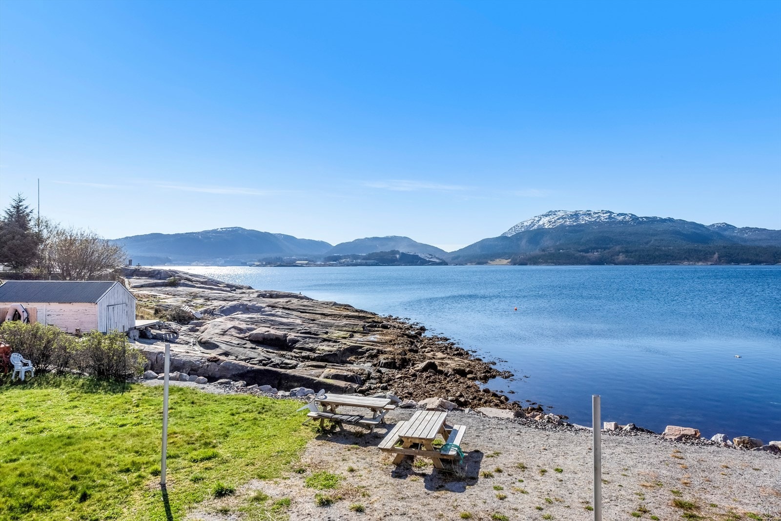 Kort vei til sjø, bademuligheter og fiskemuligheter. Galleribilde