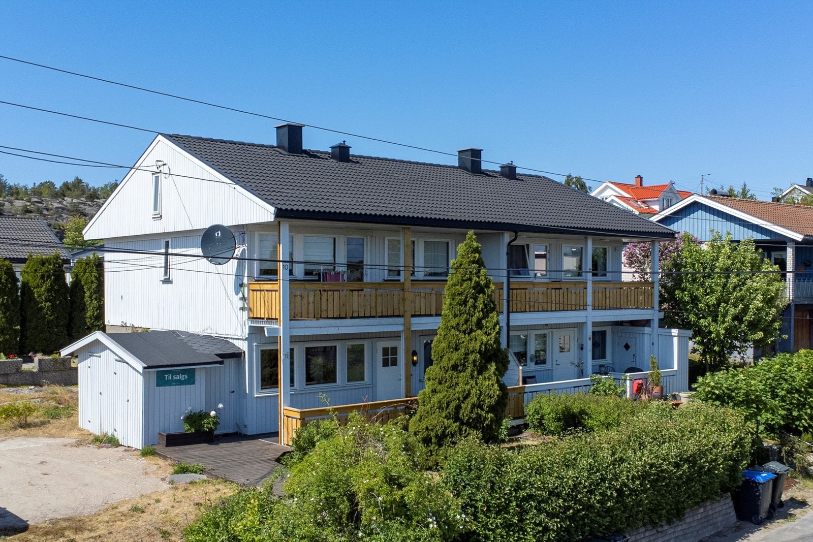 MERK ! Det er planlagt å bytte kledning på sørvegg iår og rekkverk males. Midler er allerede avsatt til dette. Galleribilde