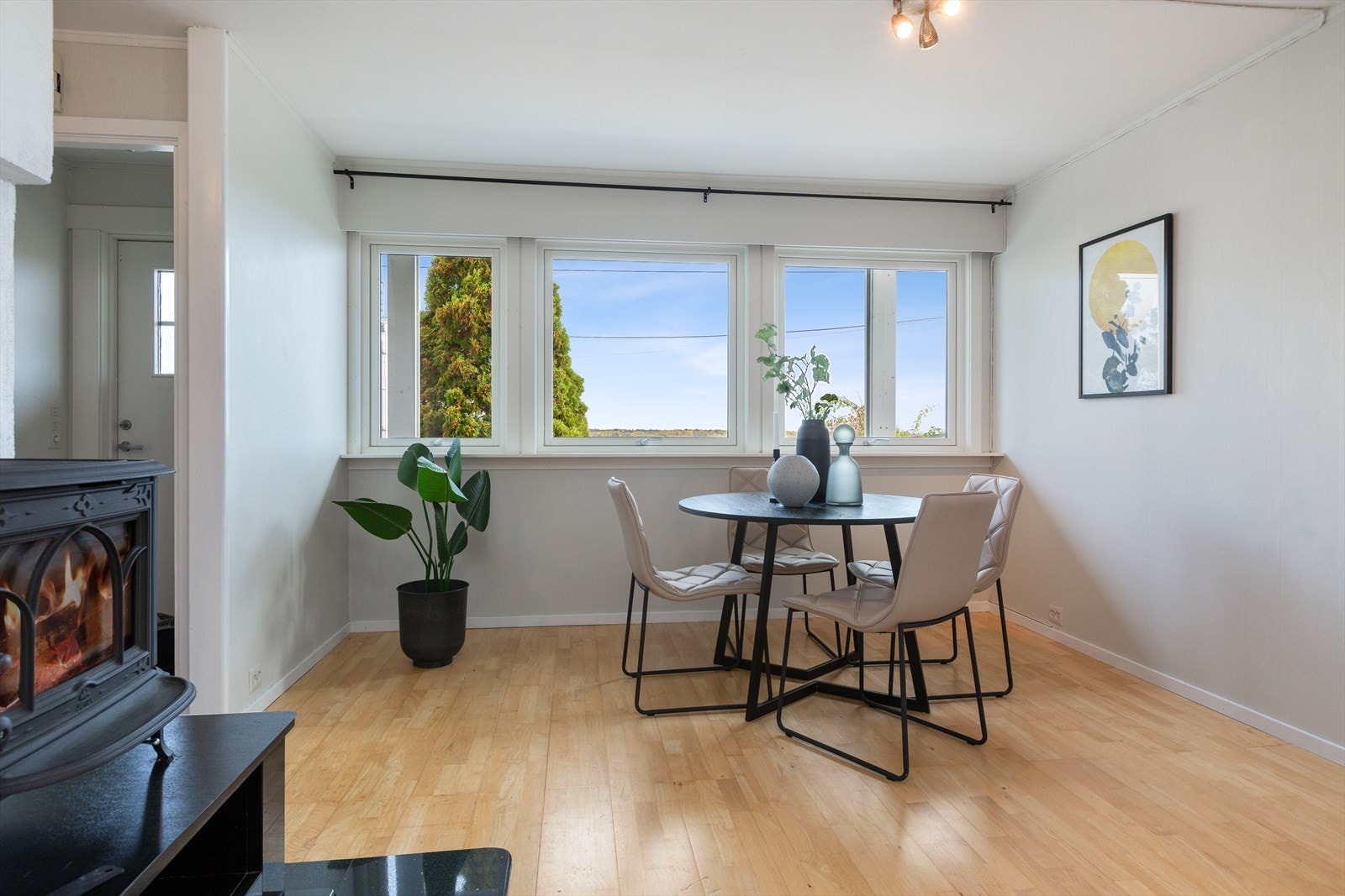 3 nye nye stuevinduer og ny kledning utenfor. Galleribilde