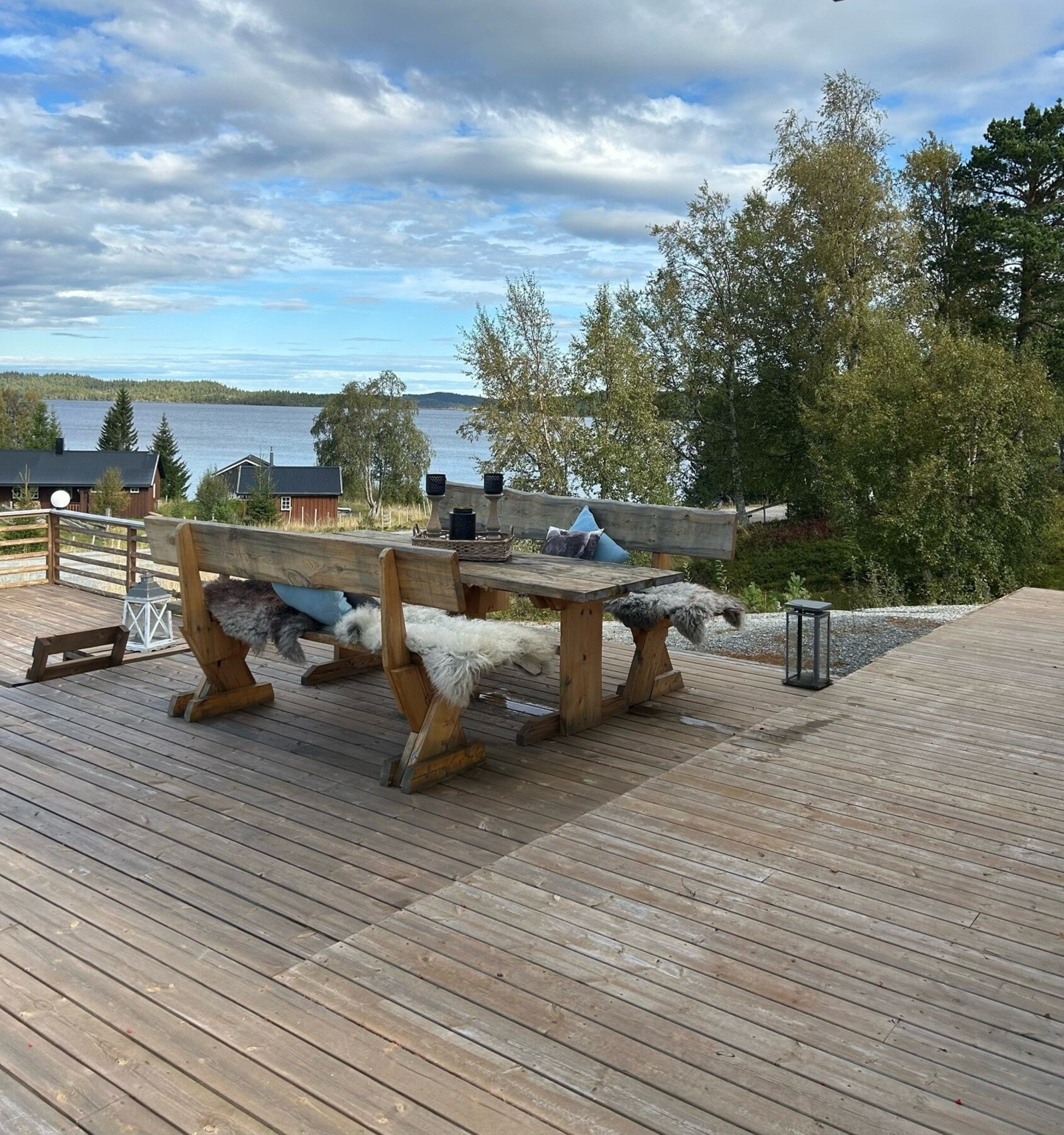Solrik terrasse med flott utsikt. Galleribilde