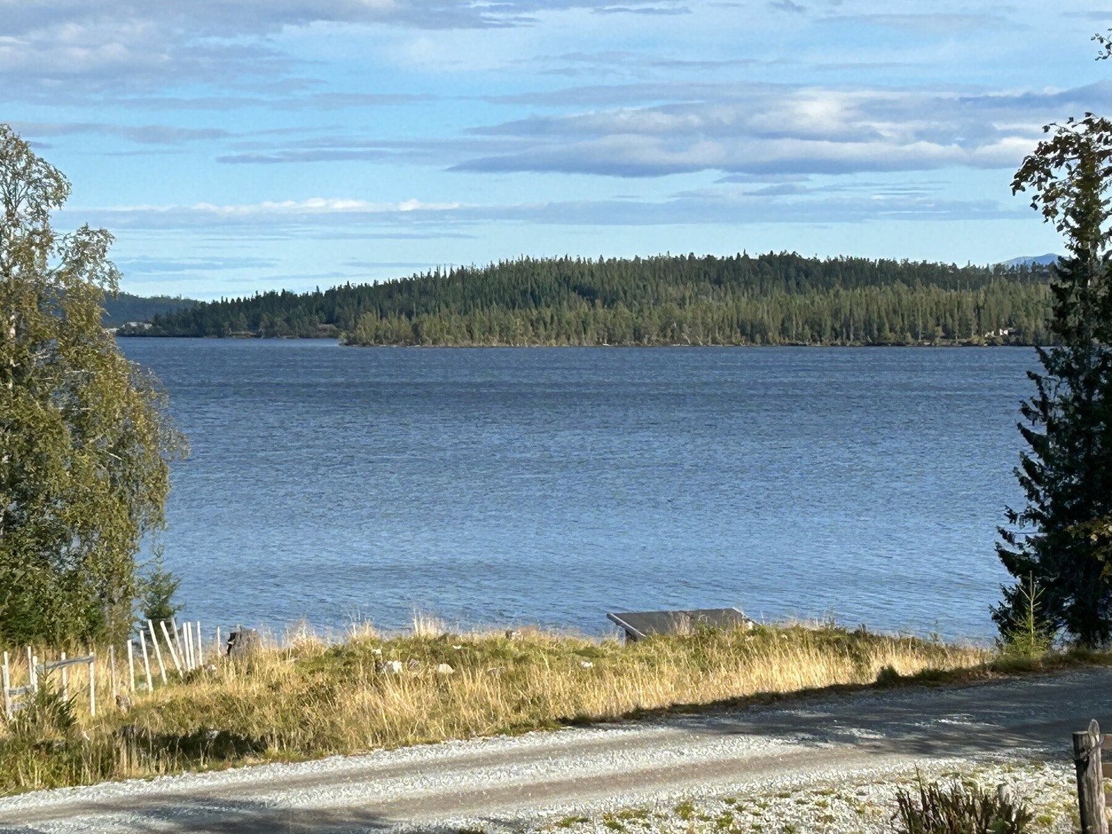 Fra eiendommen er det kort vei til vannet. Galleribilde