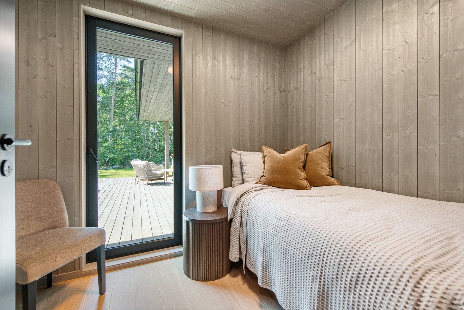 Hytta har en god og gjennomtenkt planløsning - med totalt 4 soverom Galleribilde