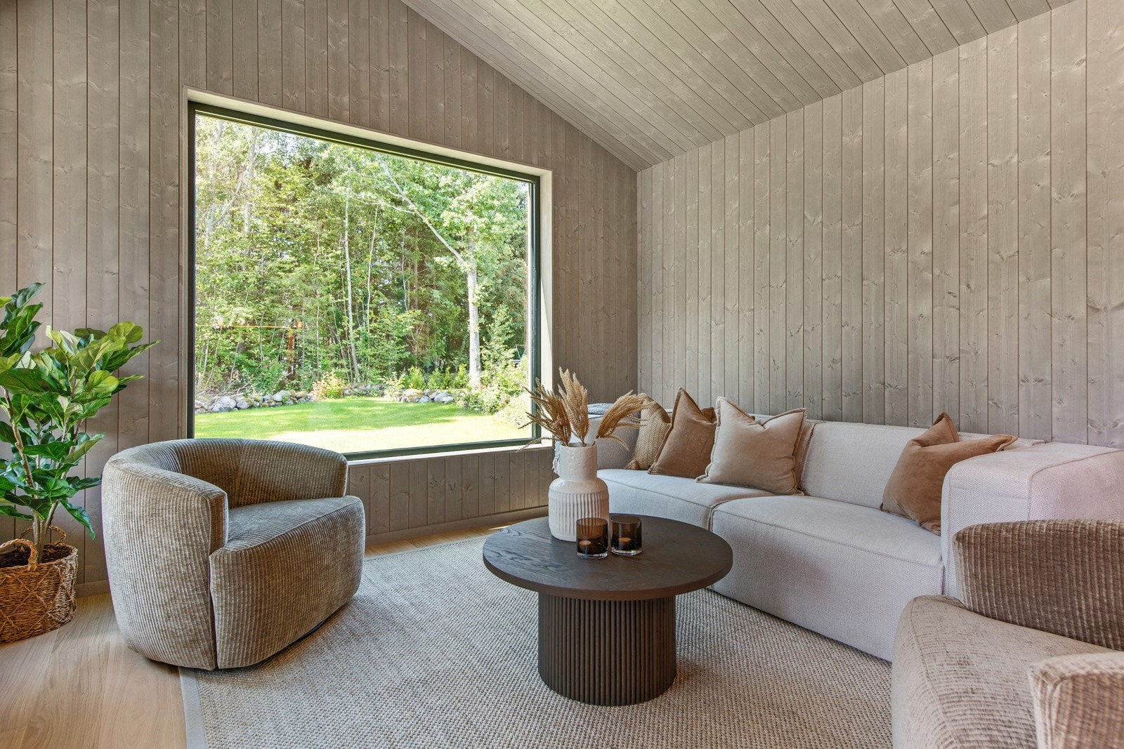 Tenk å sitte her - se den vakre naturen forandre seg i de ulike årstidene - det gir hvilepuls og ro Galleribilde