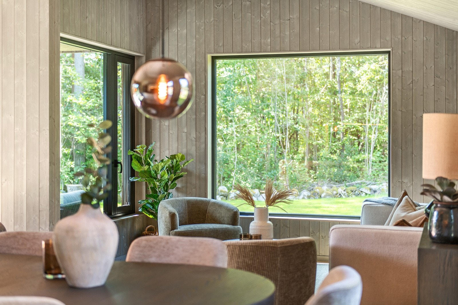 Utbygger må berømmes for nydelig materialvalg som harmoniserer med naturen på utsiden Galleribilde