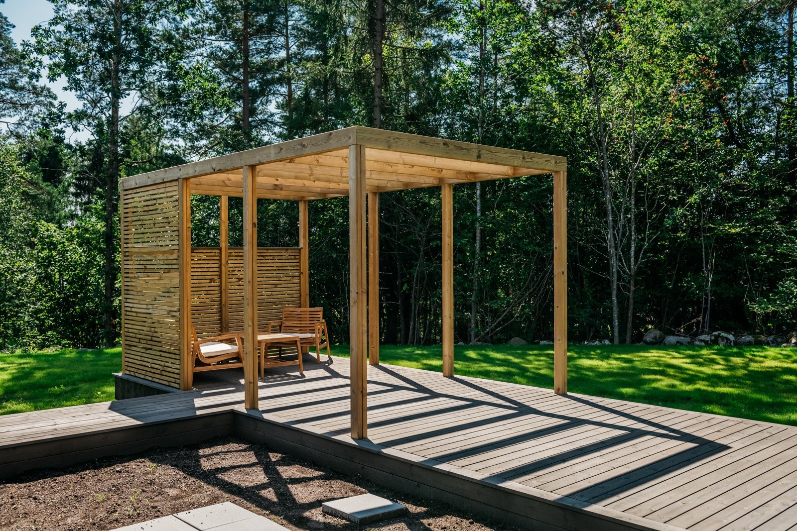 Midt i den 50 kvm store terrassen er det satt av plass til bedd for beplanting eller kanskje en liten grønnsakshage? Galleribilde