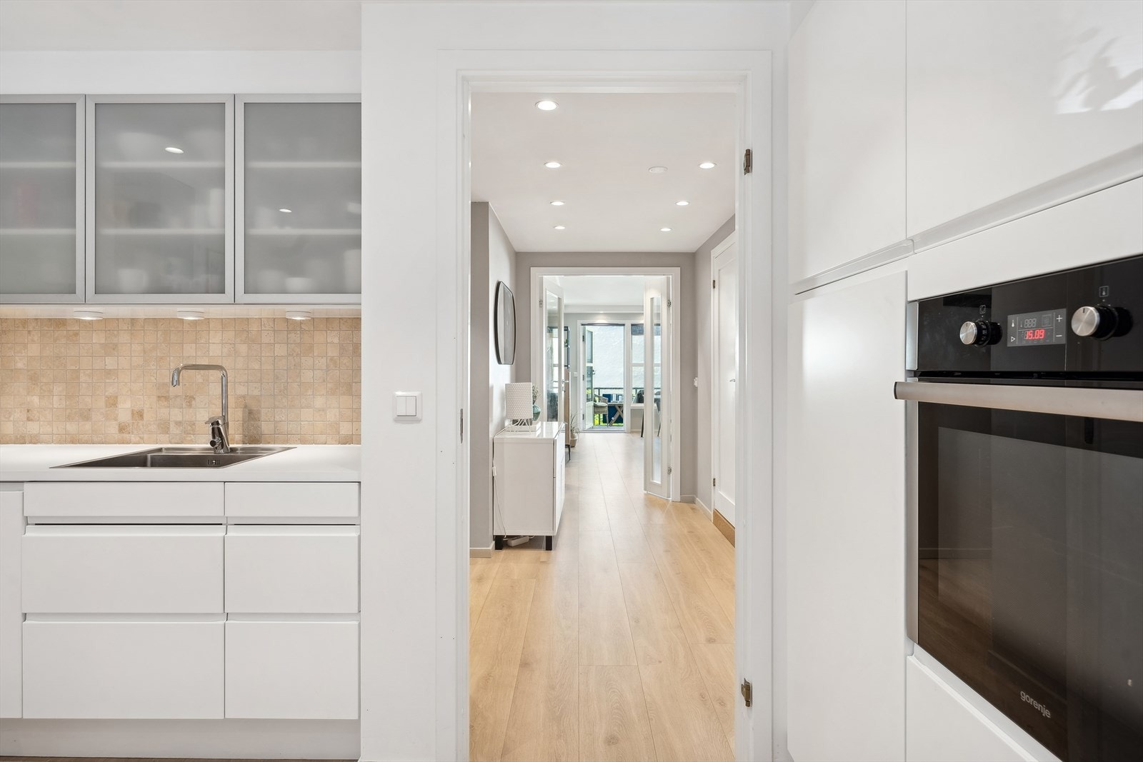 Med handelen følger induksjonstopp, stekeovn, oppvaskmaskin og kjøl/frys. Galleribilde