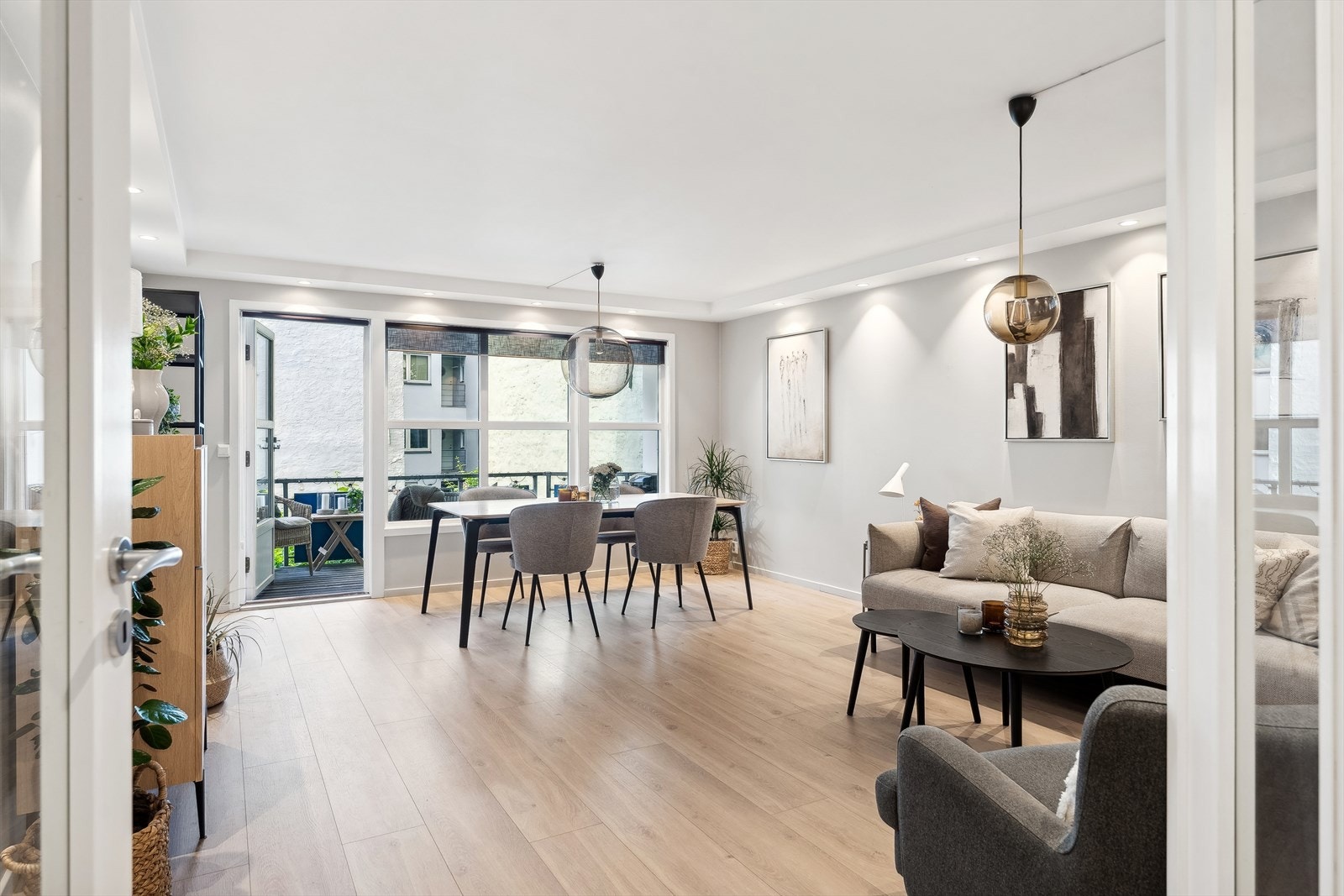 Det er heisadkomst til etasjeplanet, og ned til garasjeanlegget. Galleribilde