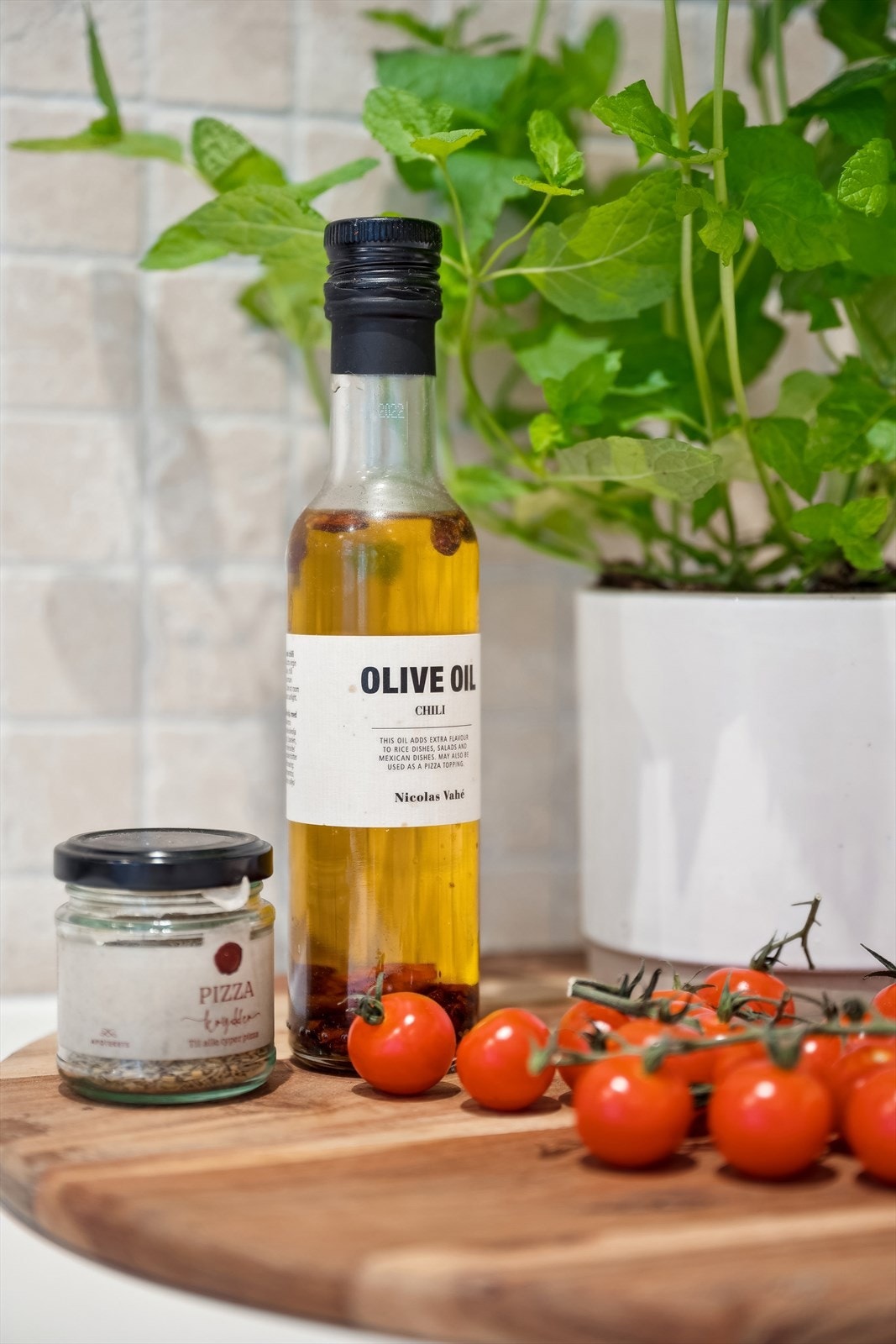 I mai 2024 ble kjøkkenet oppgradert med en ny vask og benkeplate i laminat. Galleribilde