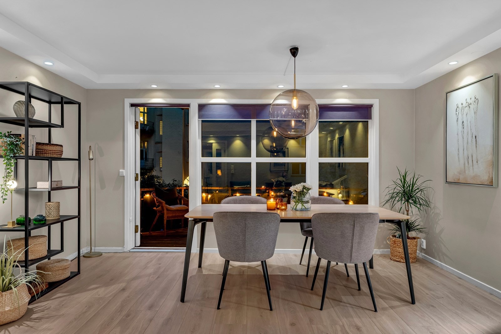 Det er også plass til en hyggelig spisegruppe. Galleribilde