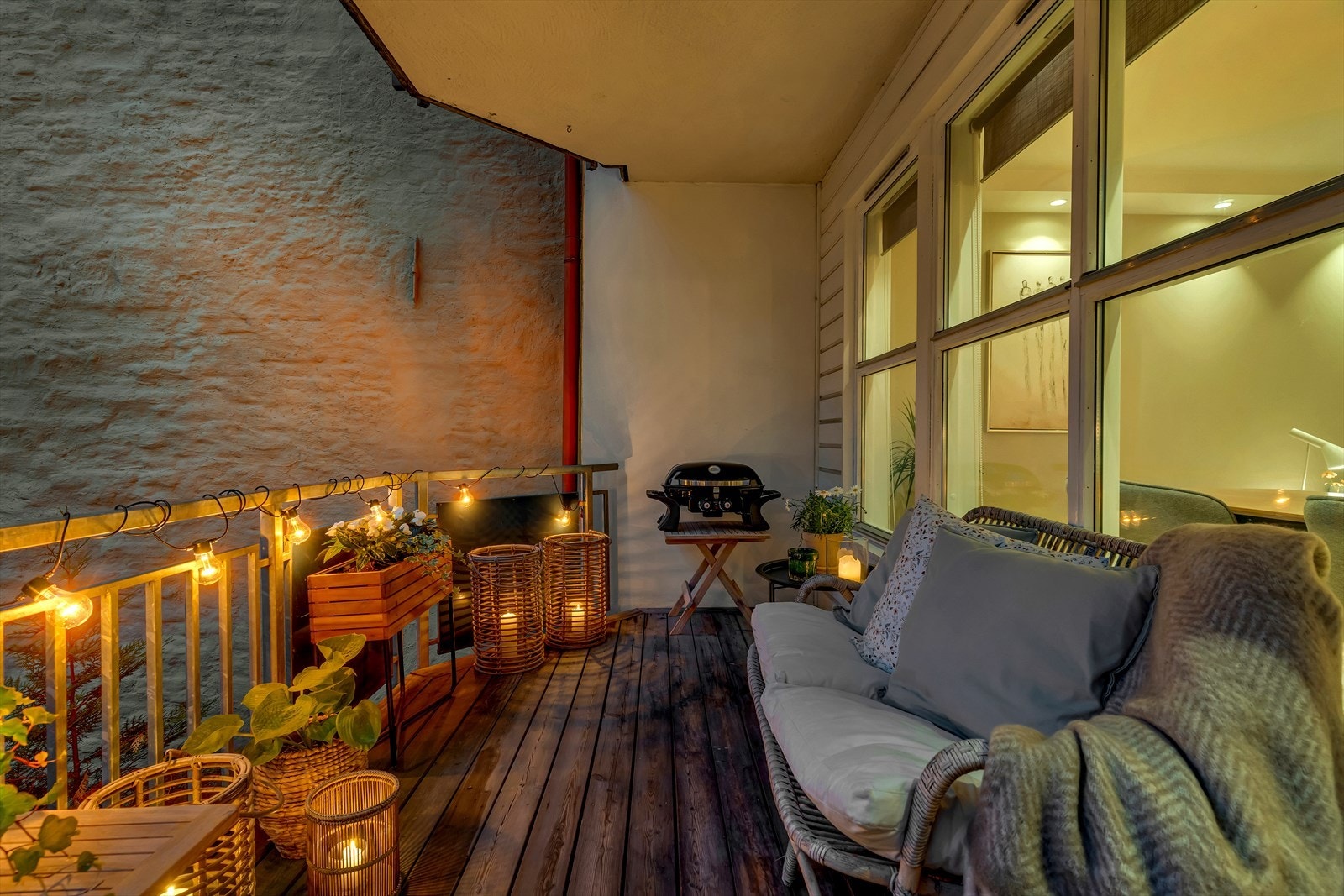 Her er det plass til både utemøblement og en elektrisk grill. Galleribilde