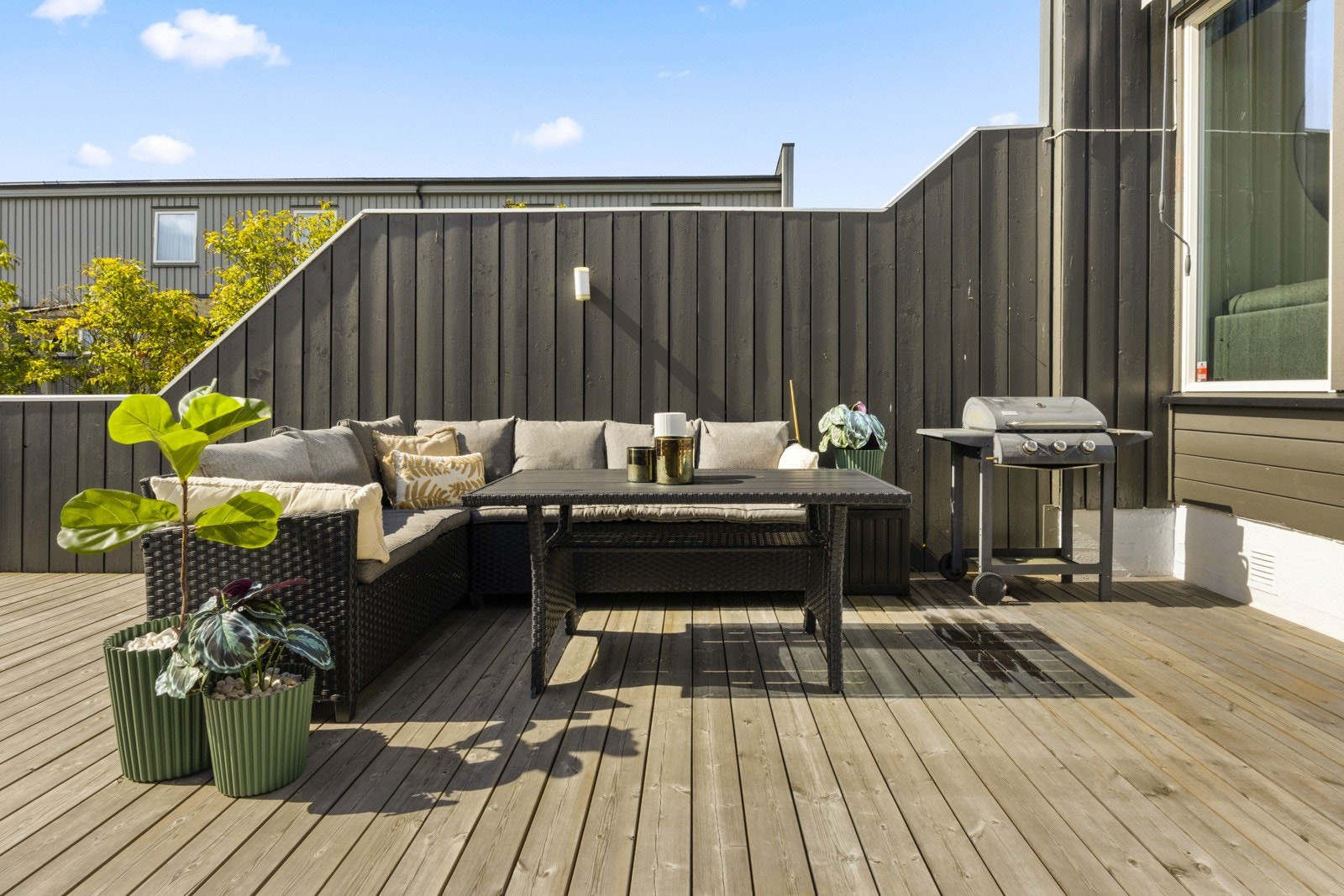 Her har du god plass til utemøblement, grill, beplantning, m.m. Galleribilde