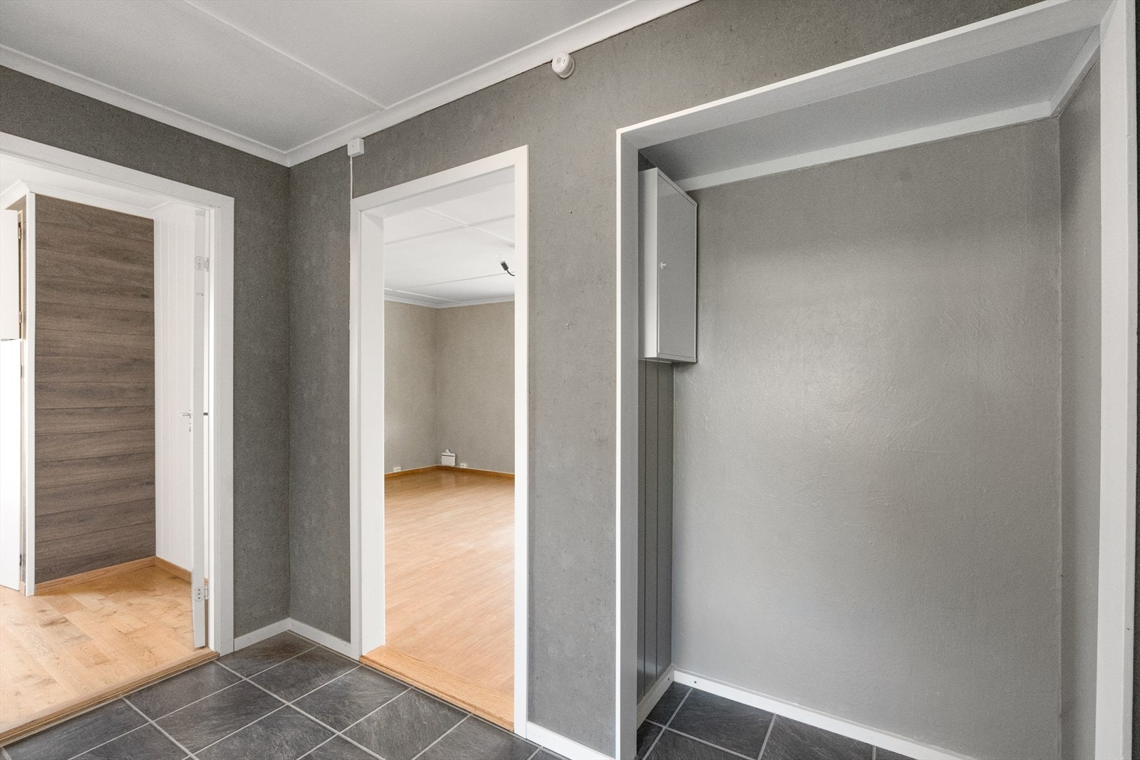 Innebygd garderobe-nisje Galleribilde