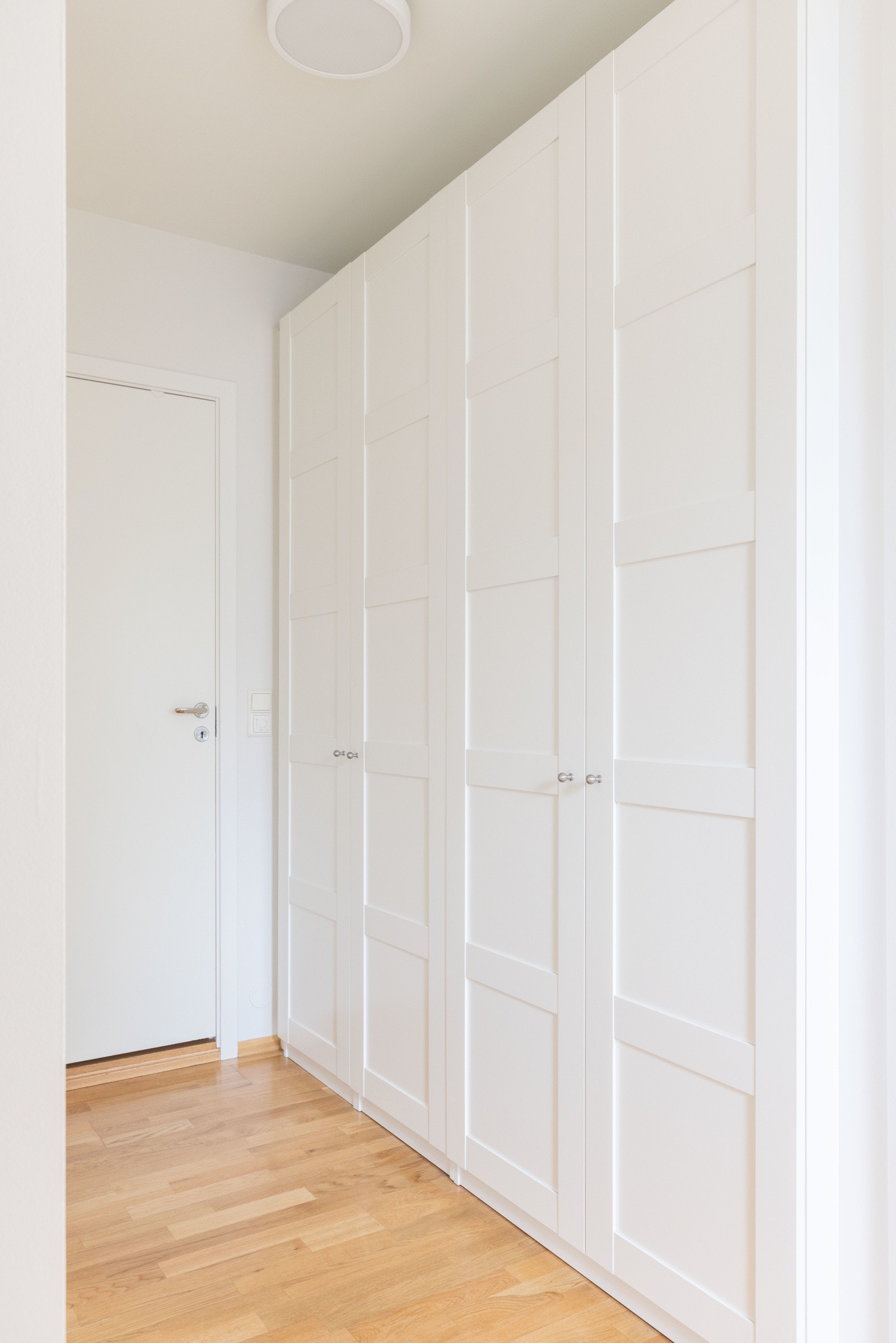 I gangen har du et stort garderobeskap med god plass til sko- og yttertøy. Galleribilde