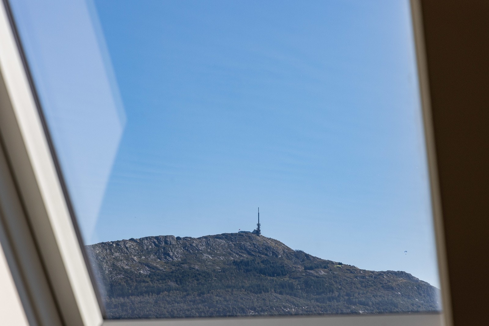 Fra leiligheten har du utsikt rett på Ulriken. Galleribilde