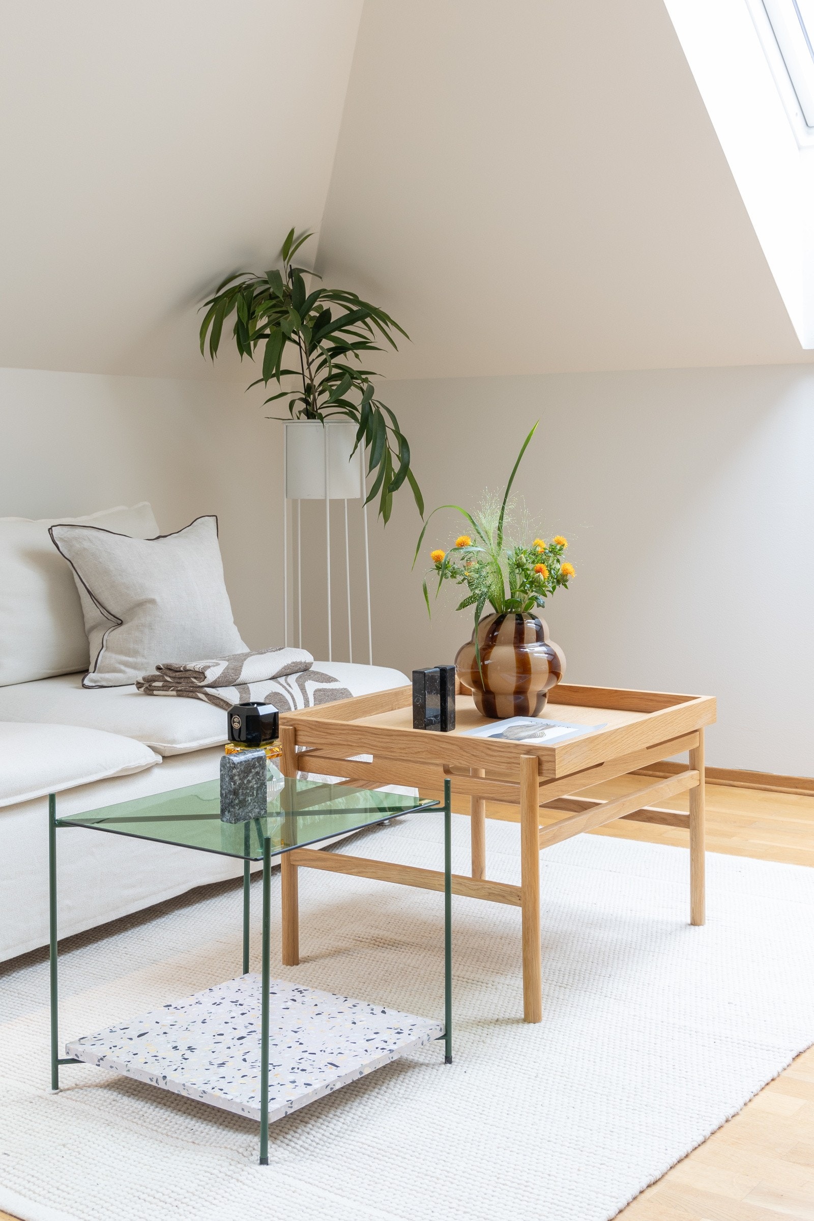 God plass til både spisebord og sofagruppe. Galleribilde