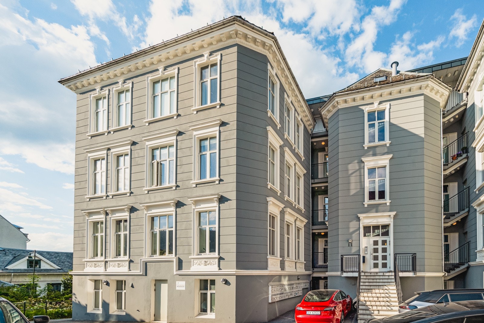 Heis i bygget. Stor sportsbod i felles kjeller. Galleribilde