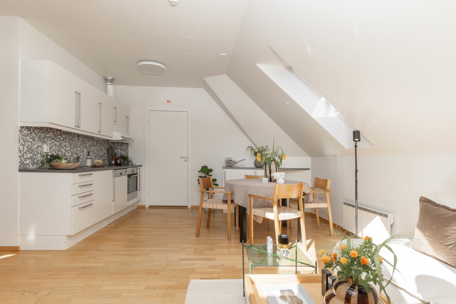 Et sosialt rom hvor samtalen kan flyte samtidig som det kokkeleres. Galleribilde