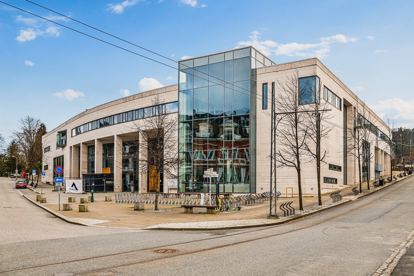 Studentsenteret ligger like ved Galleribilde