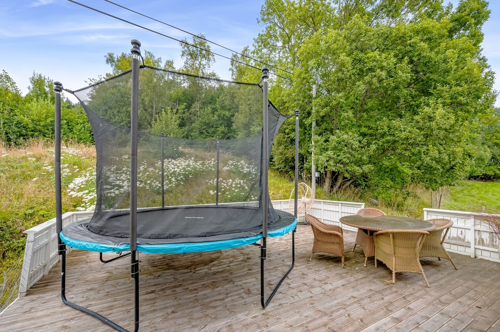 Utgang til terrasse fra stuekjøkken. Galleribilde