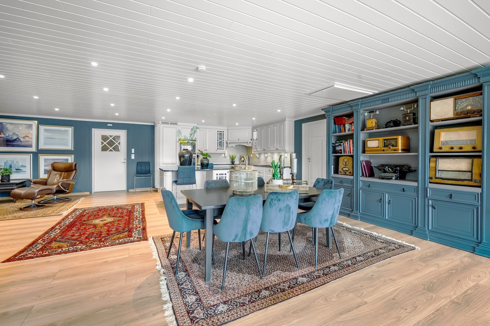 Stor og åpen planløsning som gir en god romfølelse. Galleribilde