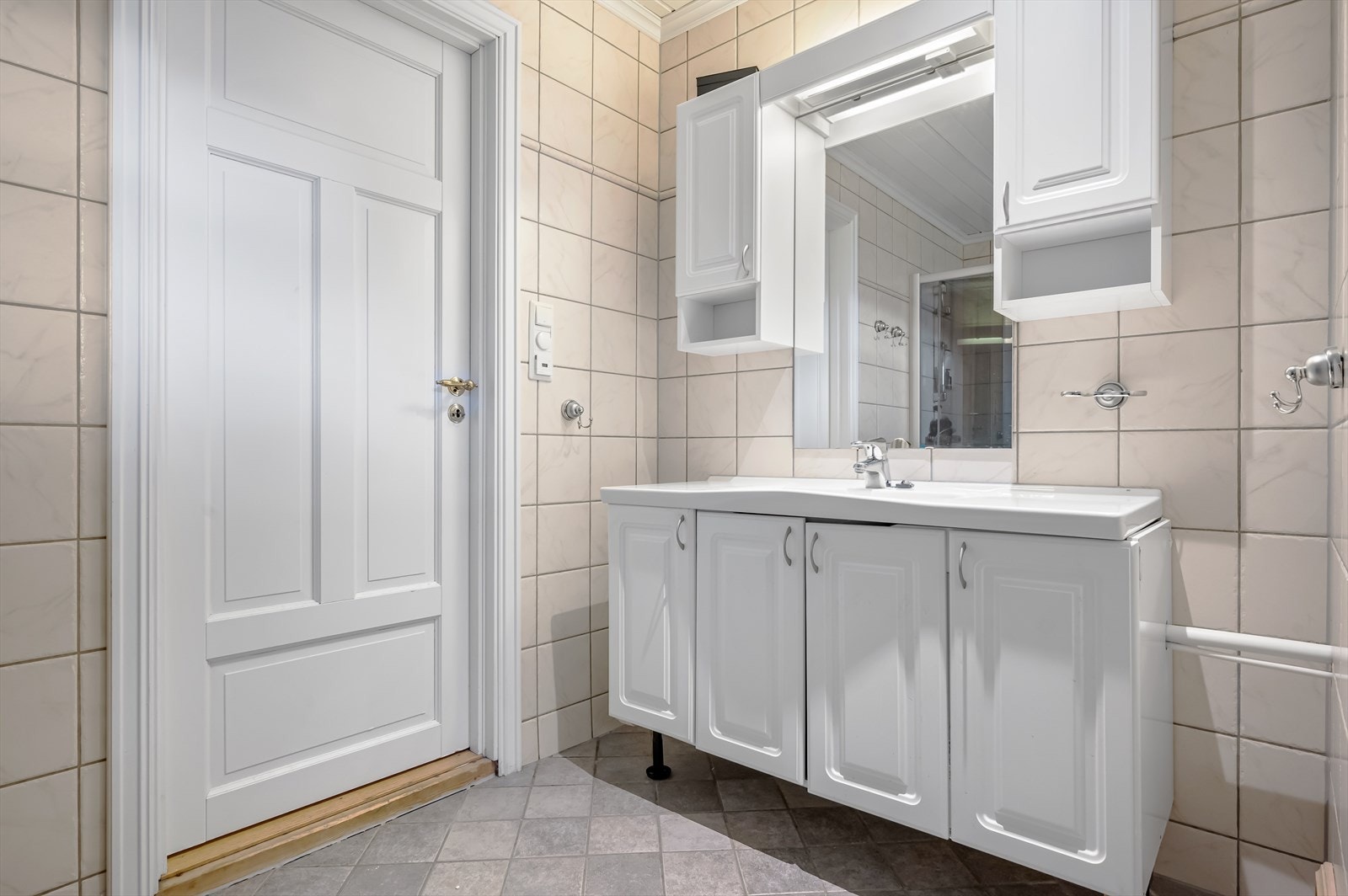 Flislagt bad. Galleribilde