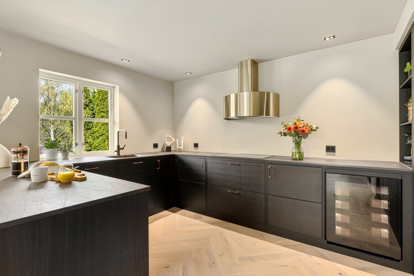 Stekeovn med damp- og sous vide-funksjon og kombiovn stekeovn/micro er toppmodeller fra Samsung - varmeskuff under kombiovn Galleribilde