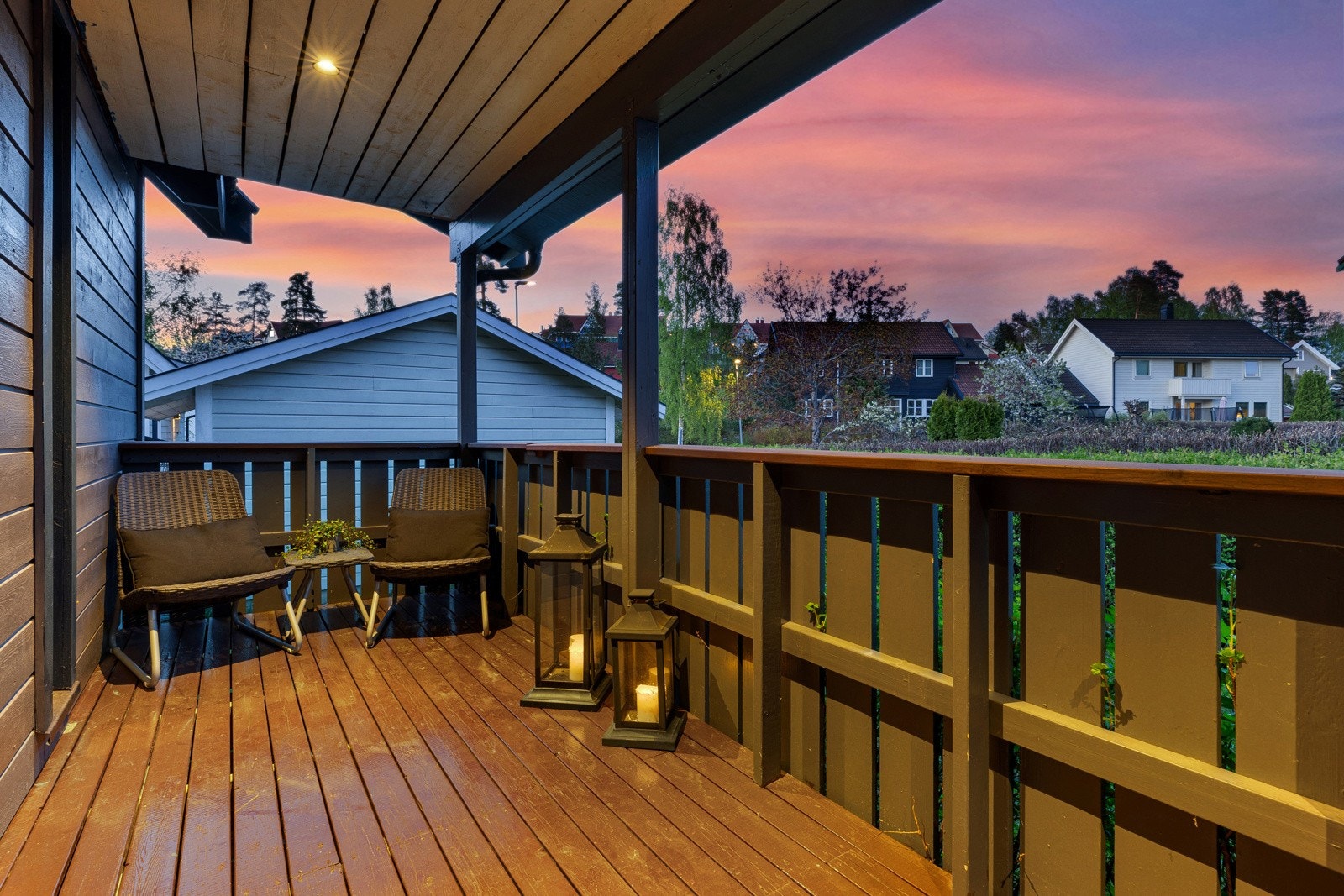 Terrasse ved inngangspartiet på 10 kvm - downlights i himling Galleribilde