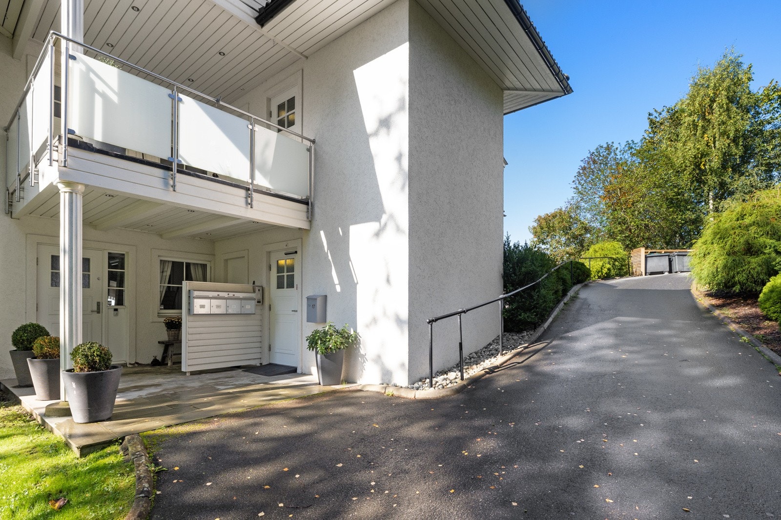 Sameiet er godt driftet og har pent opparbeidede fellesområdet. Galleribilde