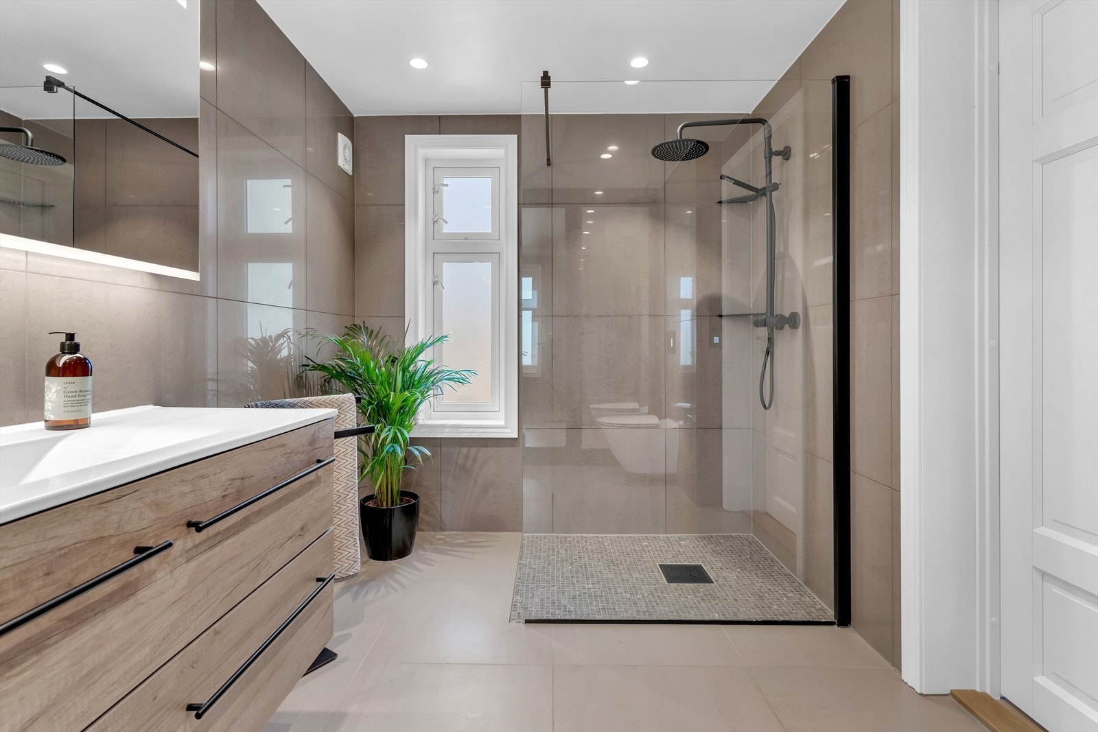Badet ble totalrenovert helt ned til grunnmuren, og hele området er nybygget i 2019. Galleribilde