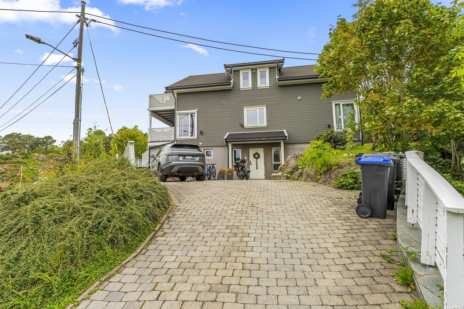 God plass til å parkere på egen eiendom Galleribilde