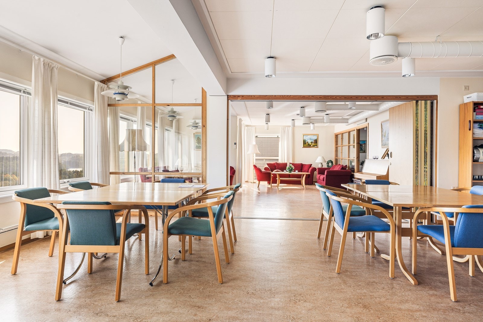 Bestestuen er borettslagets egne selskapslokale. Her finner man felles oppholdsrom med eget kjøkken, stort oppholdsrom og flere sittesoner. Bestestuen leies ut for kr. 700. En gang i måneden er det sosiale sammenkomster her. Galleribilde