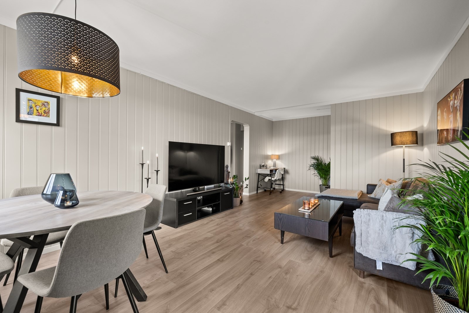 Stuen har gode møbleringsmuligheter Galleribilde