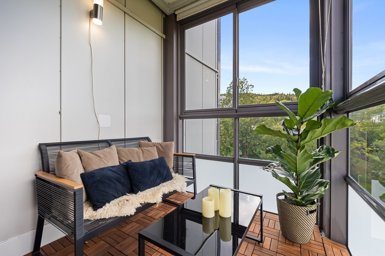 På balkongen kan man nyte ettermiddag- og kveldssolen Galleribilde