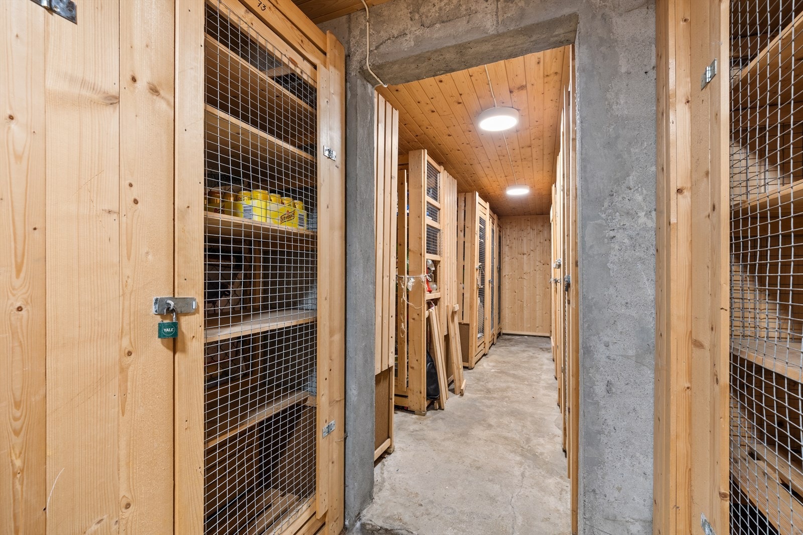 Med leiligheten følger det matbod og lagringsbod, i tillegg til felles sykkelrom Galleribilde