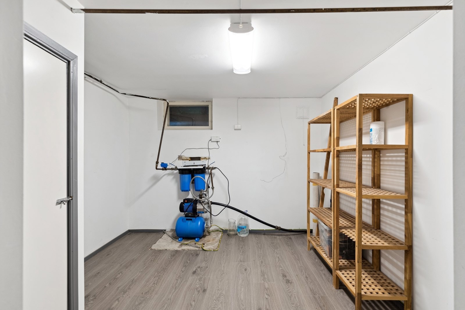 Teknisk rom i kjeller. Galleribilde
