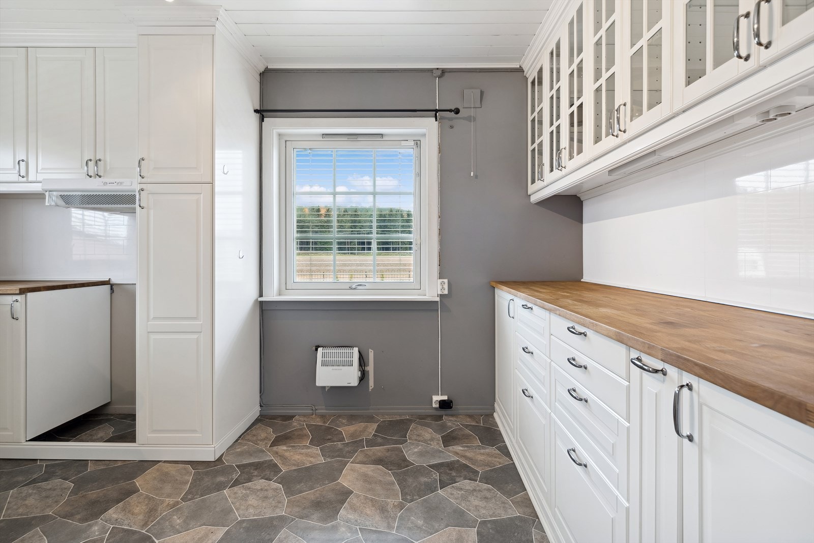 Mulighet for liten spiseplass ved vindu. Galleribilde